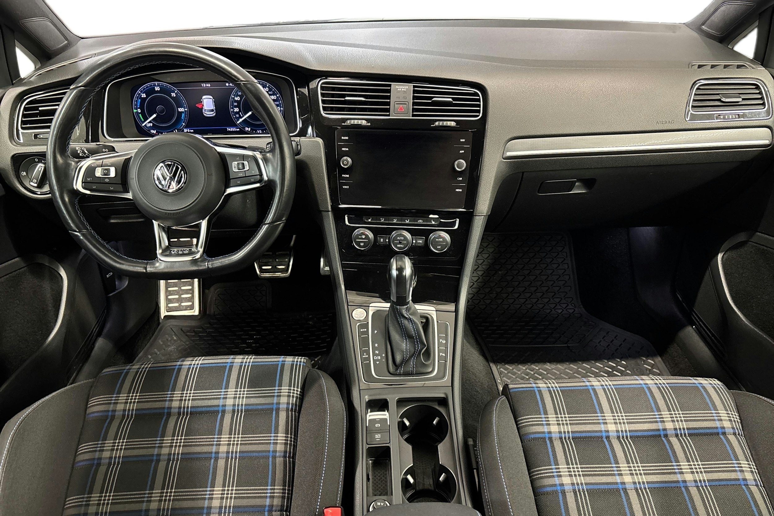 sininen Volkswagen Golf 2020 kuva 7.