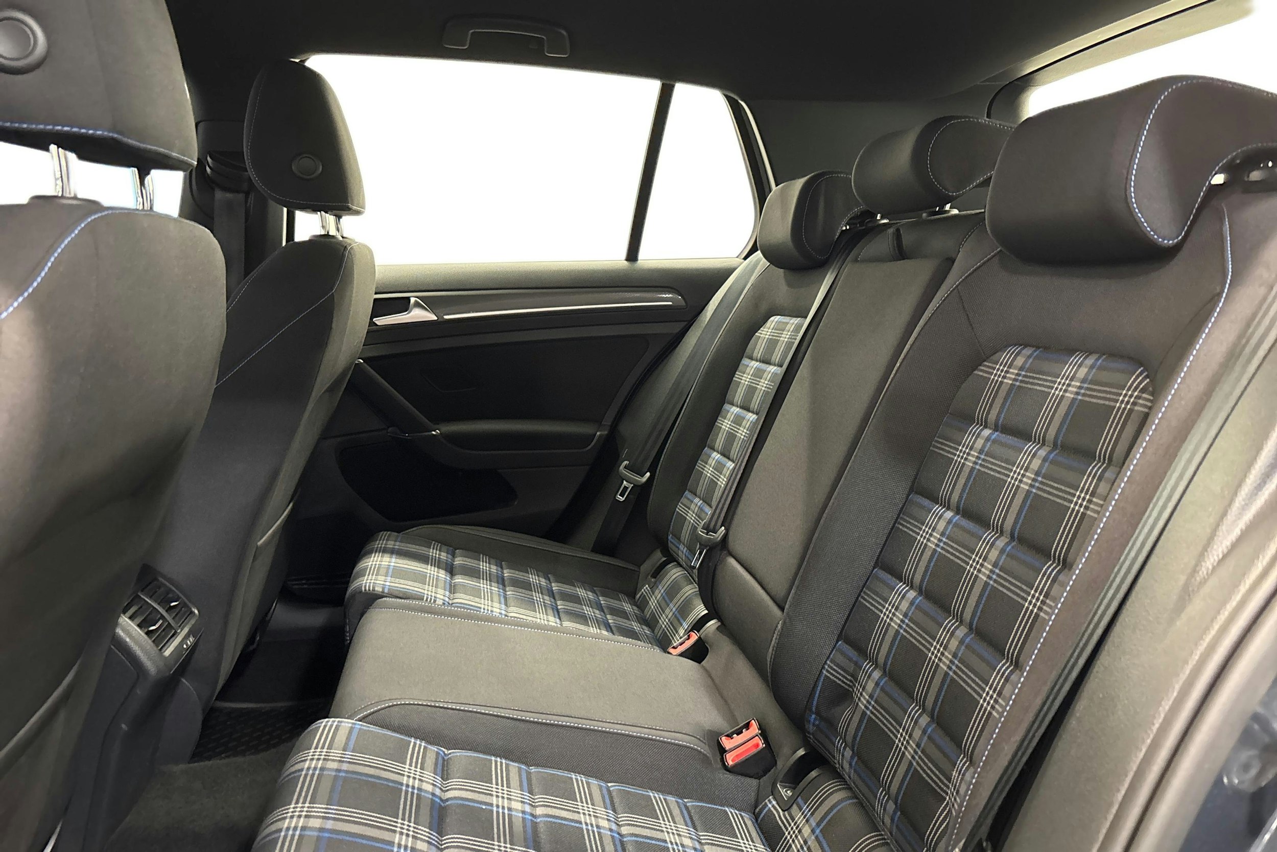 sininen Volkswagen Golf 2020 kuva 8.