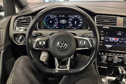 sininen Volkswagen Golf 2020 kuva 12.