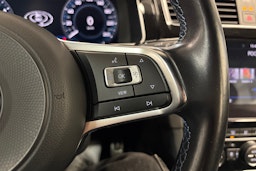 sininen Volkswagen Golf 2020 kuva 14.