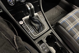 sininen Volkswagen Golf 2020 kuva 16.