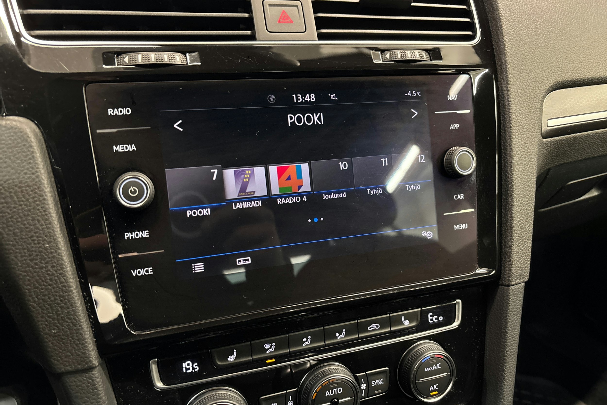 sininen Volkswagen Golf 2020 kuva 17.