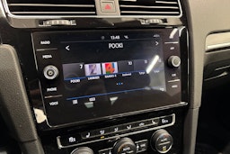 sininen Volkswagen Golf 2020 kuva 17.