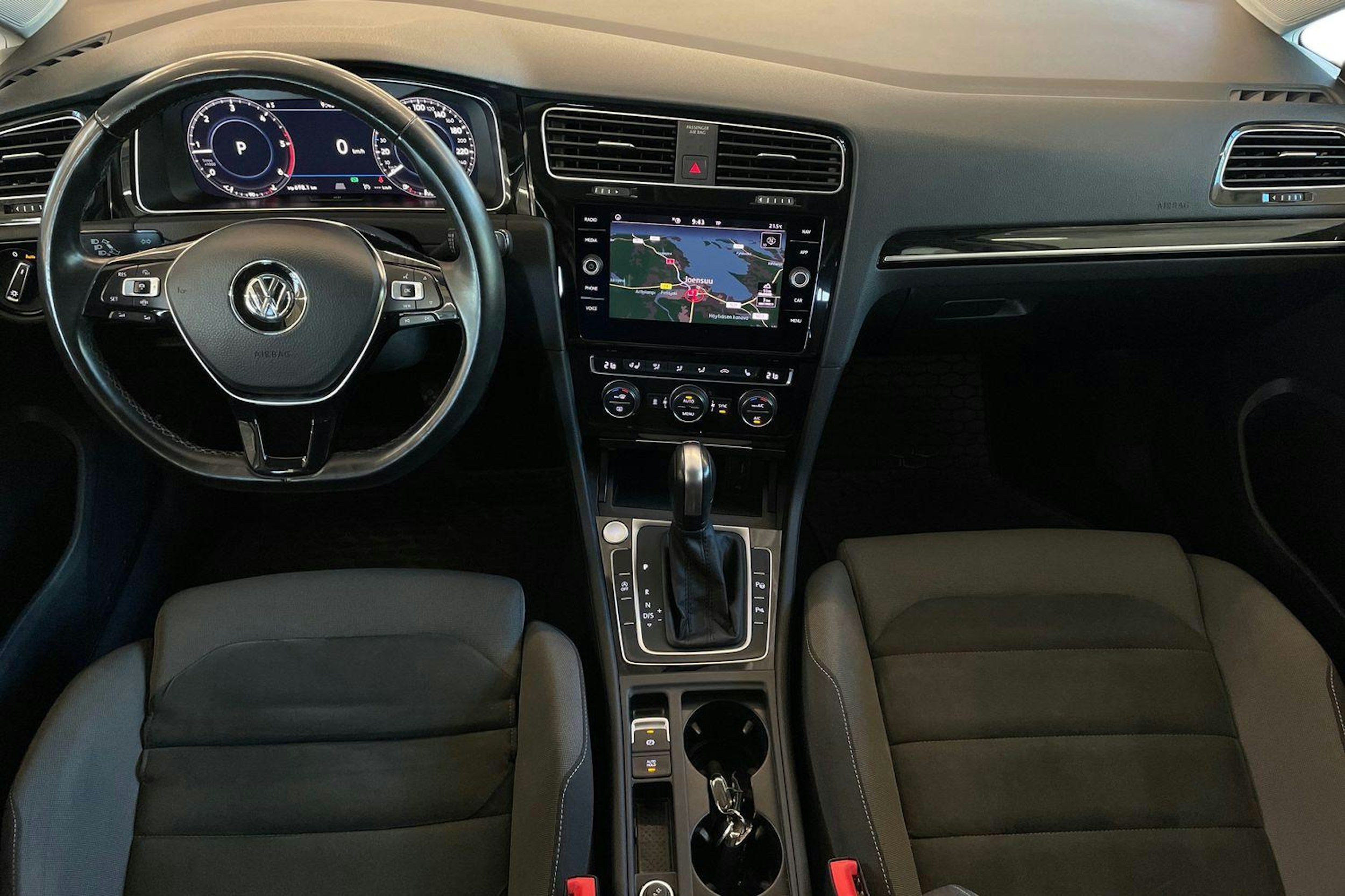 valkoinen Volkswagen Golf 2020 kuva 9.