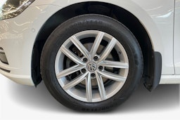 valkoinen Volkswagen Golf 2020 kuva 11.