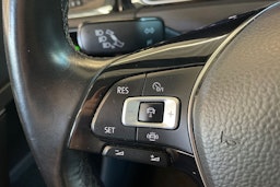 valkoinen Volkswagen Golf 2020 kuva 17.