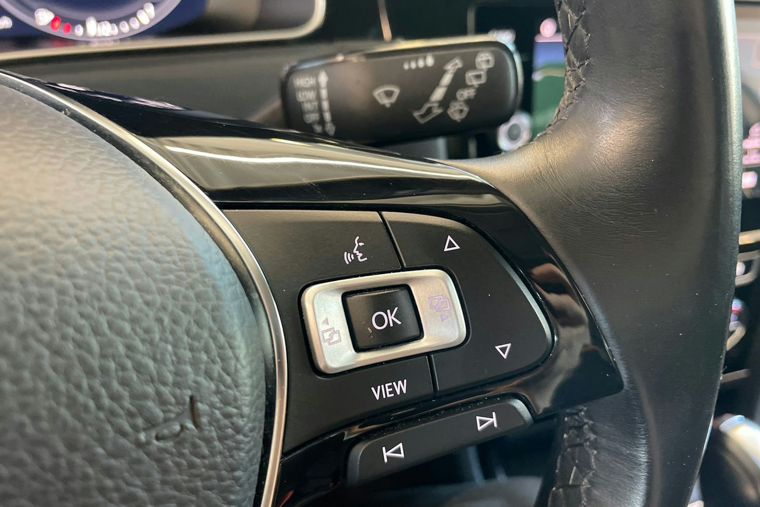 valkoinen Volkswagen Golf 2020 kuva 18.