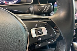 valkoinen Volkswagen Golf 2020 kuva 18.