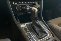 valkoinen Volkswagen Golf 2020 kuva 20.