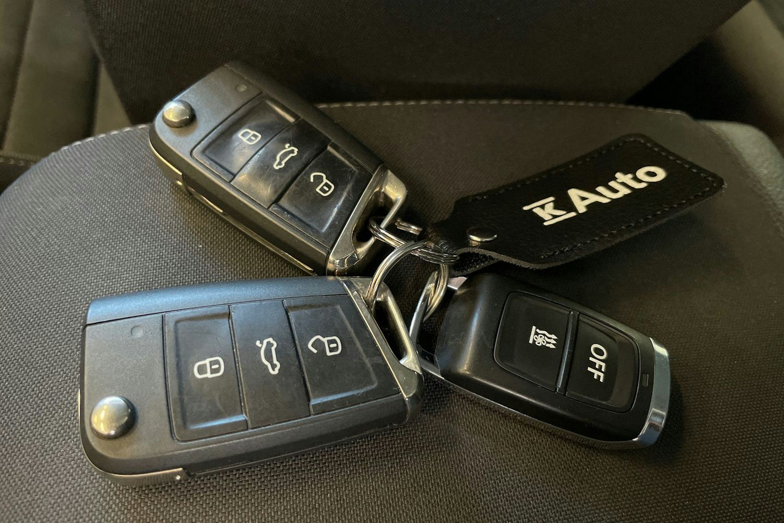 valkoinen Volkswagen Golf 2020 kuva 26.