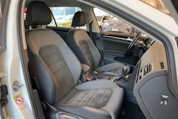 valkoinen Volkswagen Golf 2020 kuva 28.
