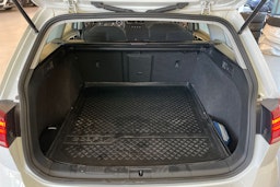 valkoinen Volkswagen Golf 2020 kuva 29.