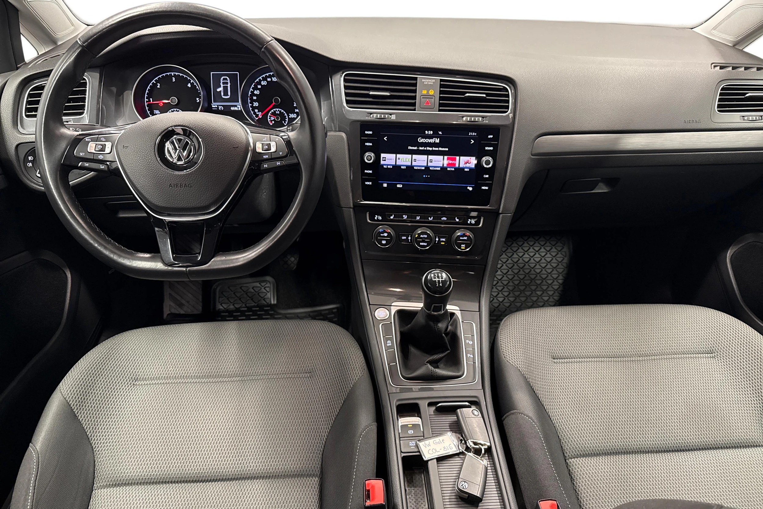 punainen Volkswagen Golf 2020 kuva 7.