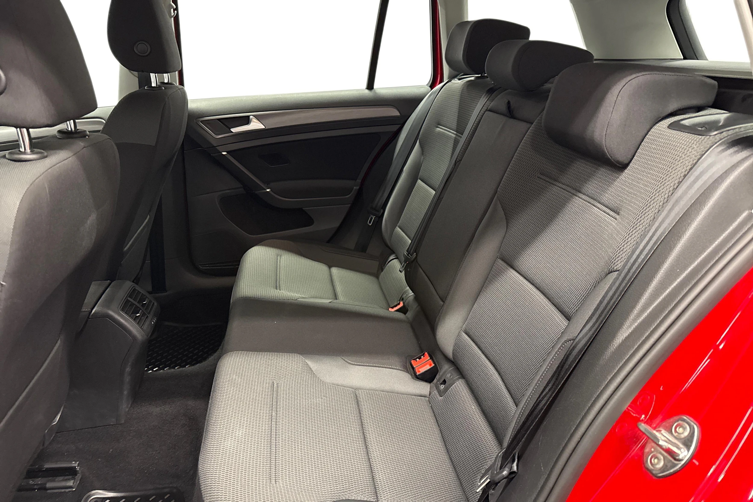 punainen Volkswagen Golf 2020 kuva 8.