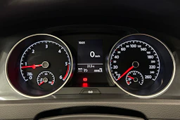 punainen Volkswagen Golf 2020 kuva 13.