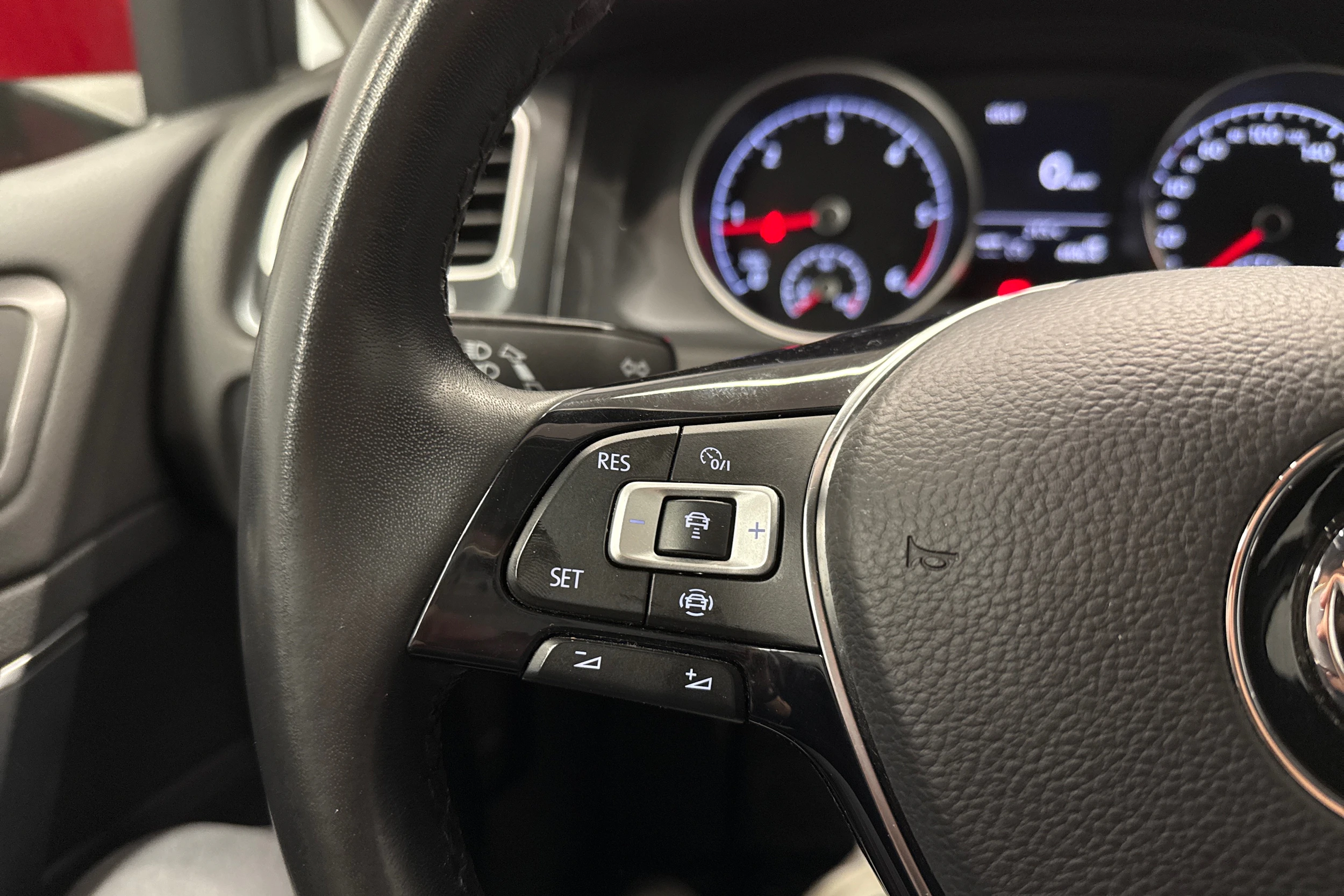 punainen Volkswagen Golf 2020 kuva 14.
