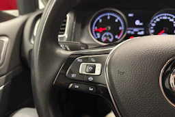 punainen Volkswagen Golf 2020 kuva 14.