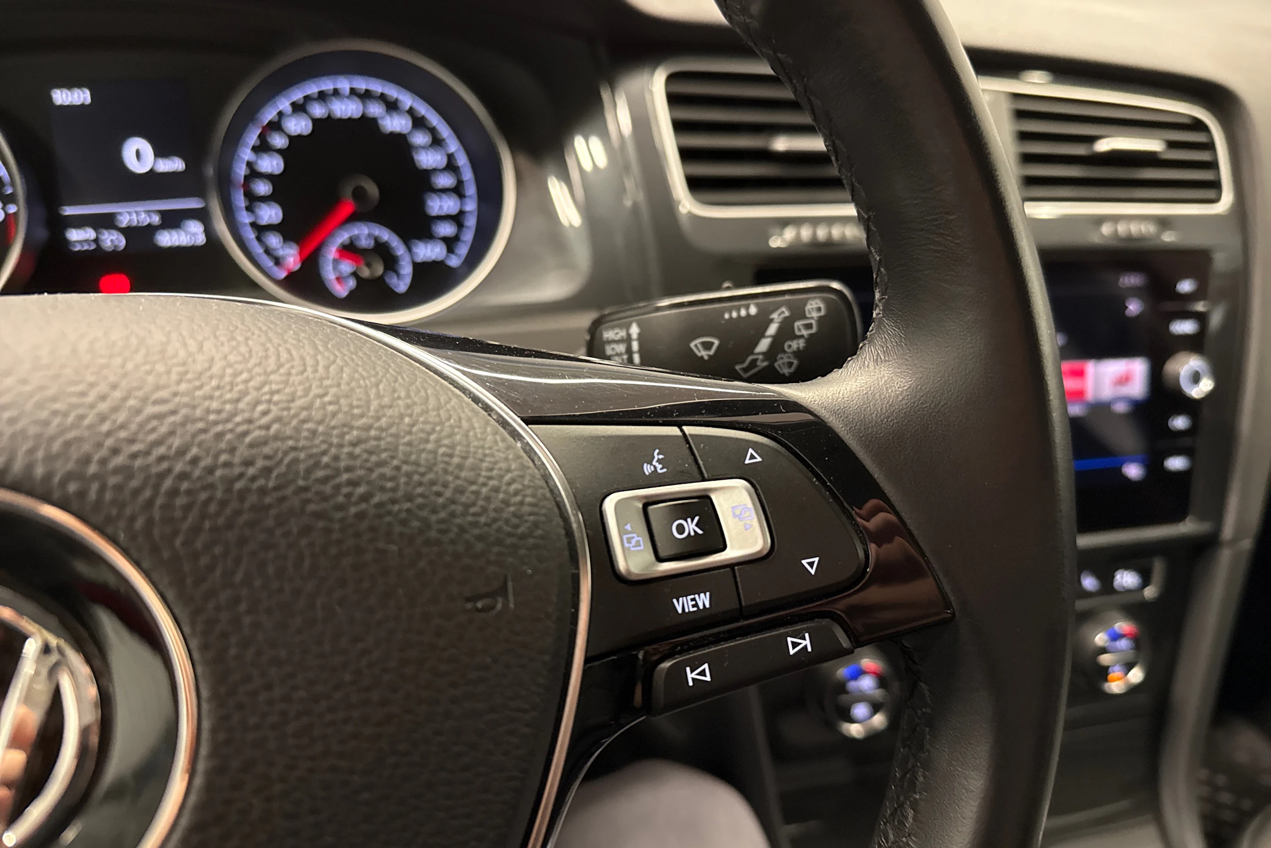 punainen Volkswagen Golf 2020 kuva 15.