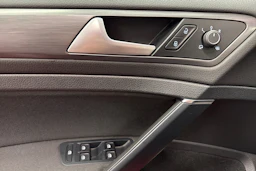 punainen Volkswagen Golf 2020 kuva 16.