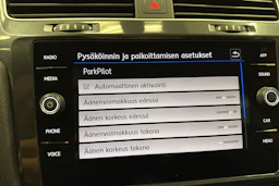 punainen Volkswagen Golf 2020 kuva 20.