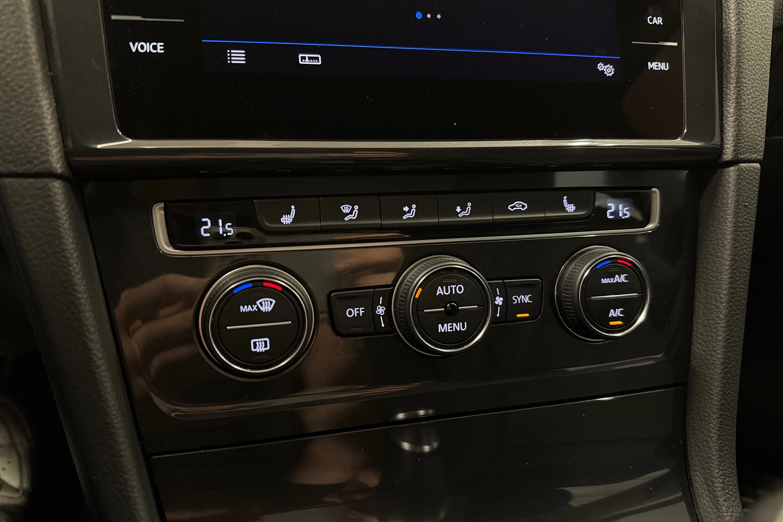 punainen Volkswagen Golf 2020 kuva 21.