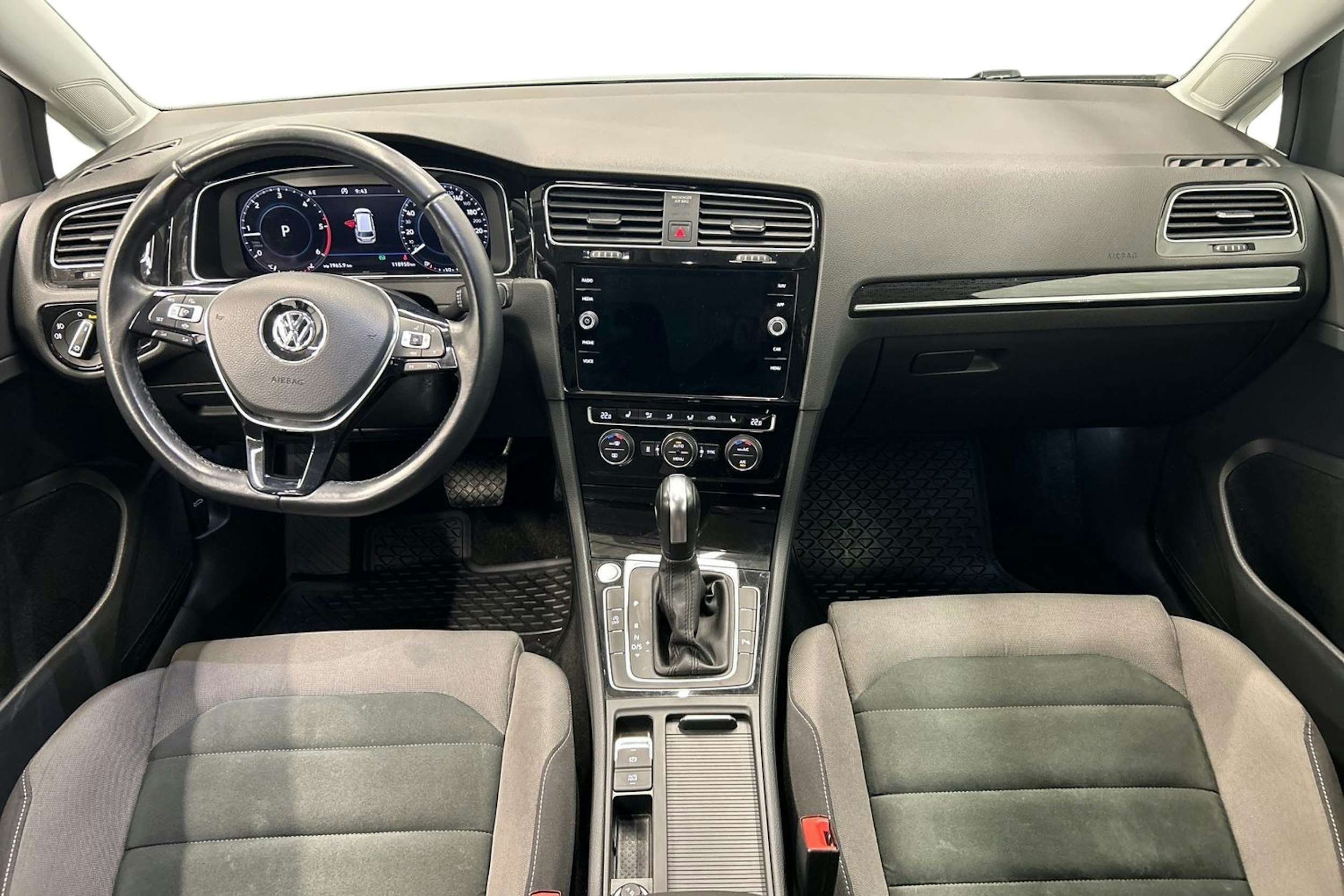 harmaa Volkswagen Golf 2020 kuva 9.