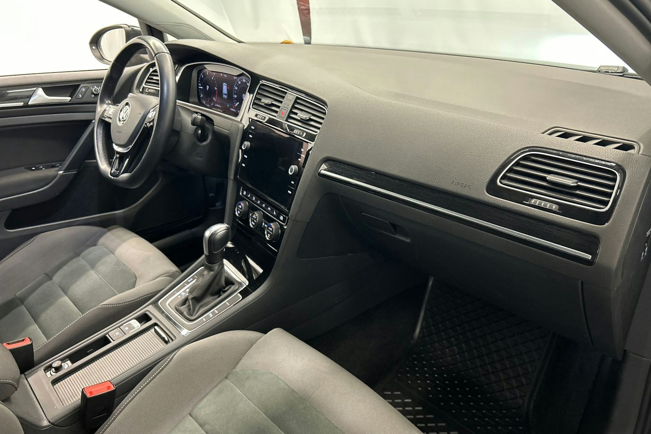 harmaa Volkswagen Golf 2020 kuva 15.