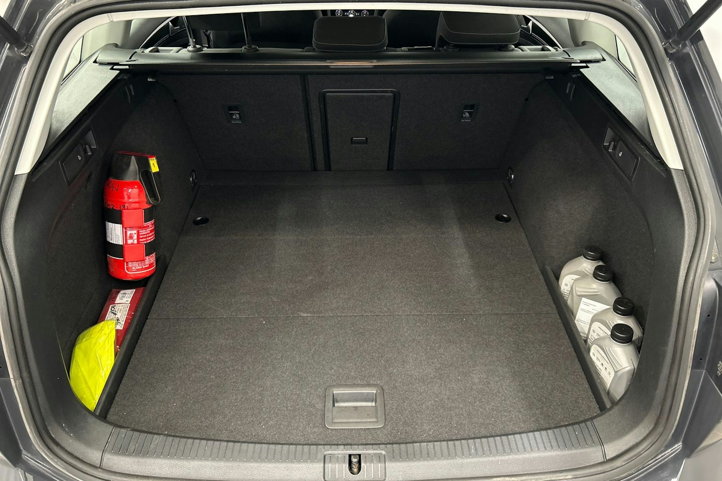 harmaa Volkswagen Golf 2020 kuva 16.