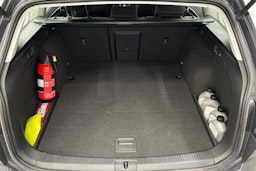 harmaa Volkswagen Golf 2020 kuva 16.