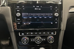 harmaa Volkswagen Golf 2020 kuva 21.