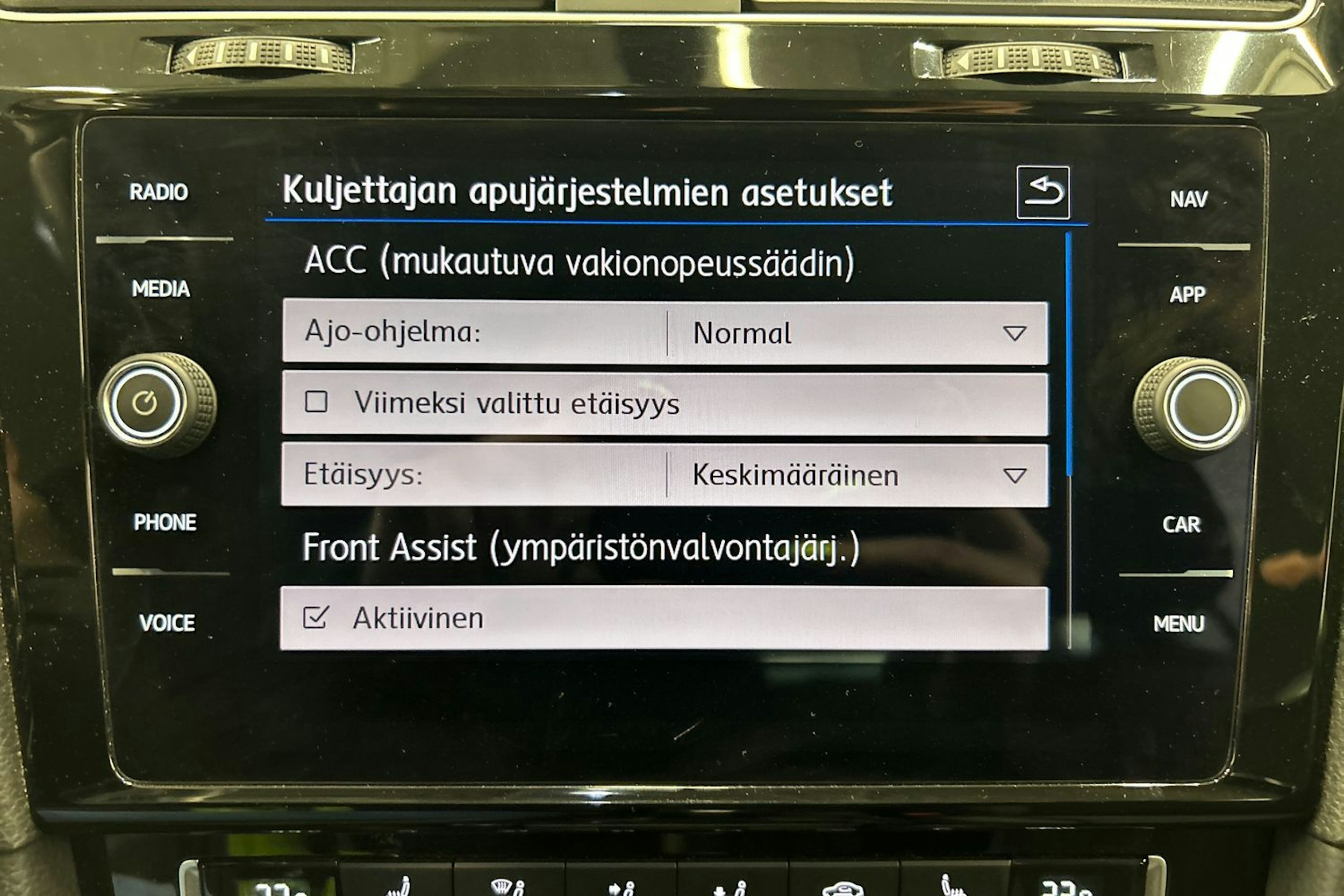 harmaa Volkswagen Golf 2020 kuva 24.