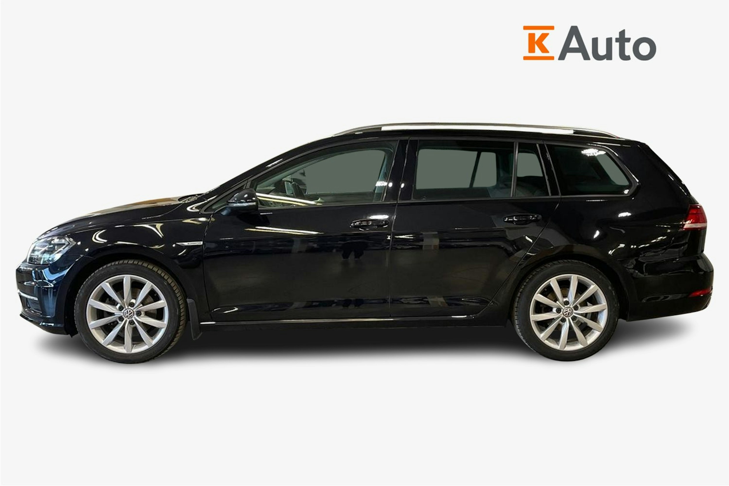 musta Volkswagen Golf 2020 kuva 6.
