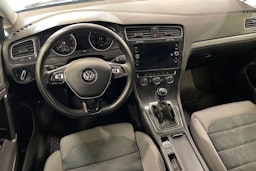 musta Volkswagen Golf 2020 kuva 9.