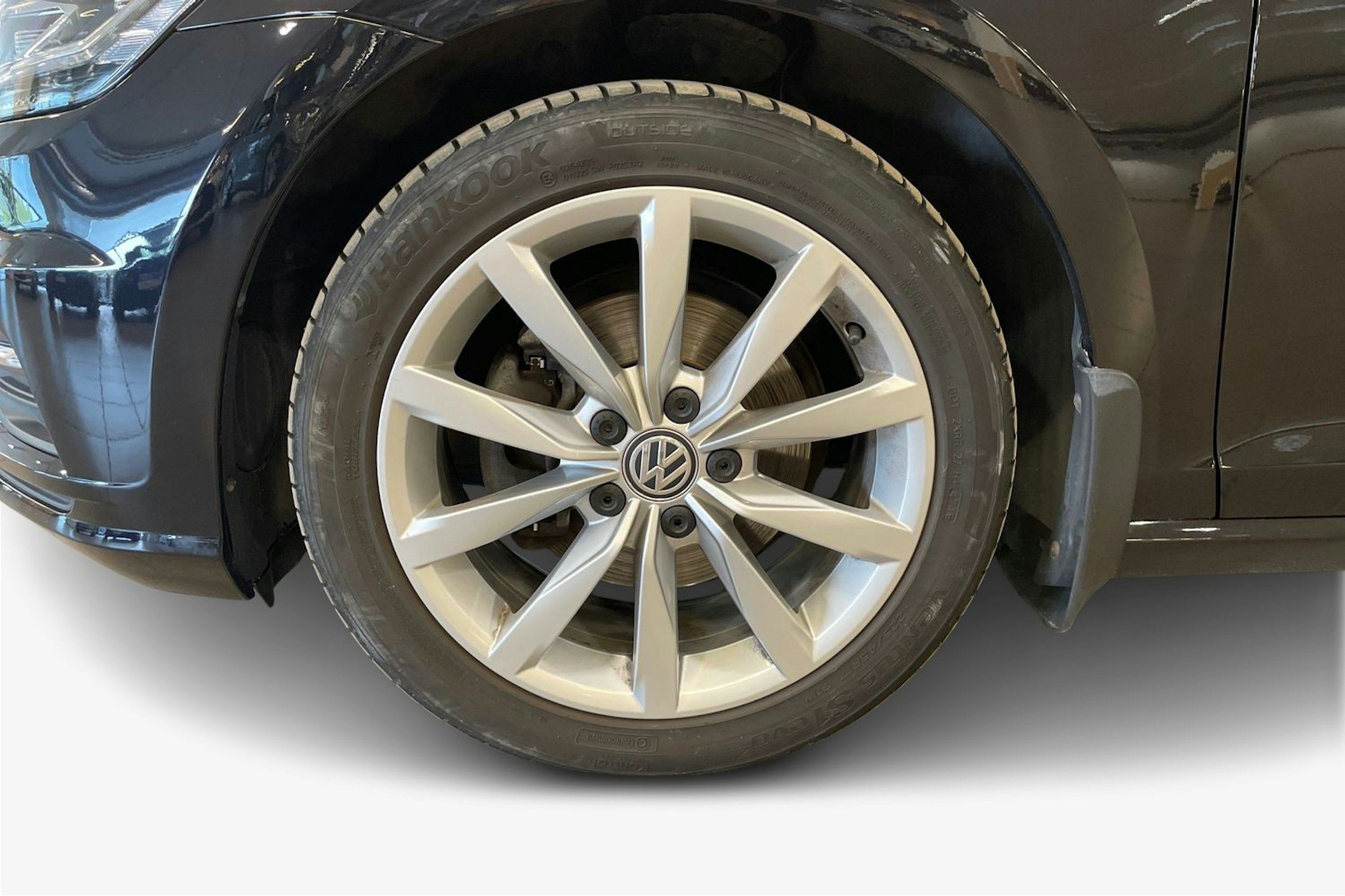 musta Volkswagen Golf 2020 kuva 11.