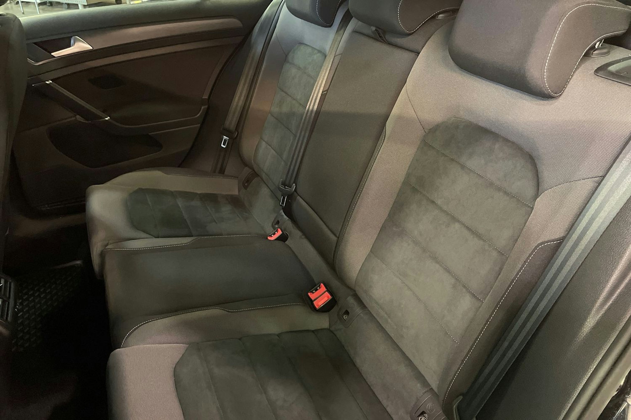musta Volkswagen Golf 2020 kuva 14.