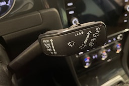 musta Volkswagen Golf 2020 kuva 16.