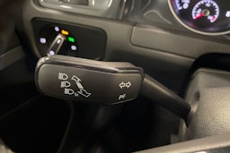 musta Volkswagen Golf 2020 kuva 17.