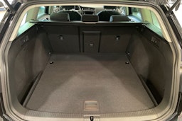 musta Volkswagen Golf 2020 kuva 22.