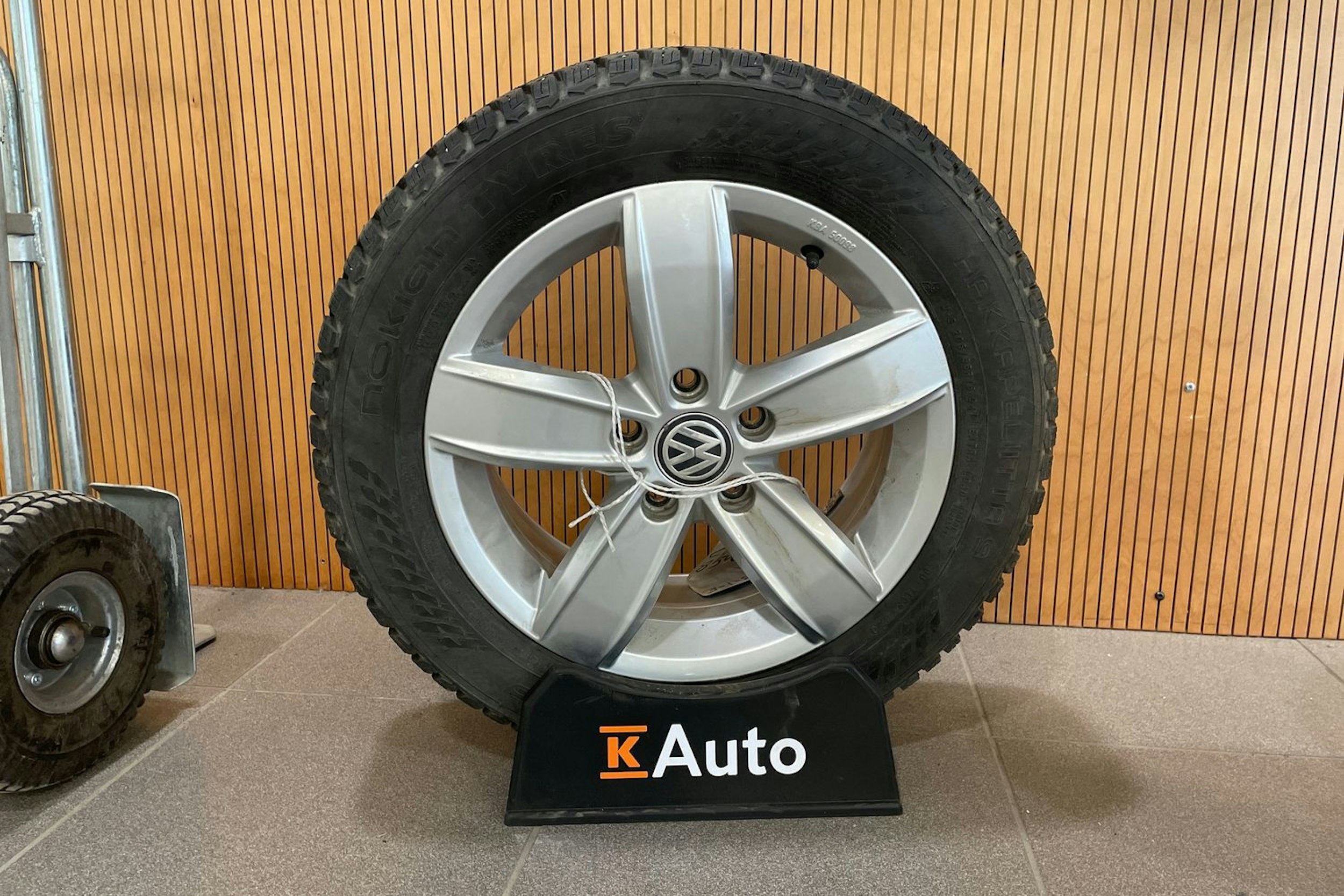 musta Volkswagen Golf 2020 kuva 23.