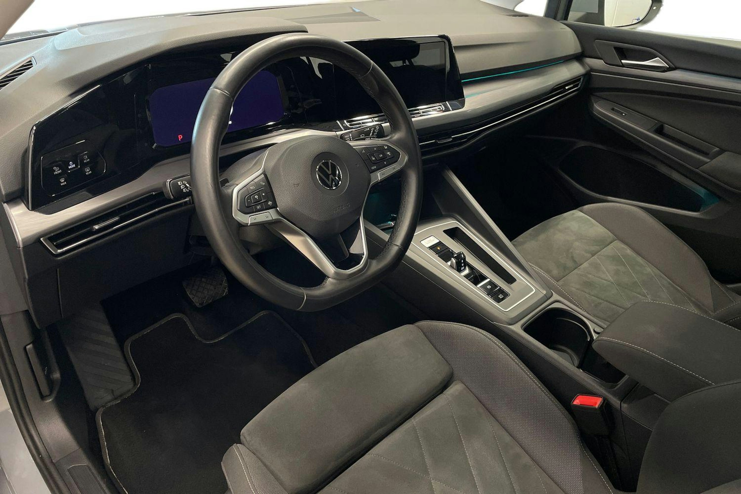 harmaa Volkswagen Golf 2020 kuva 7.