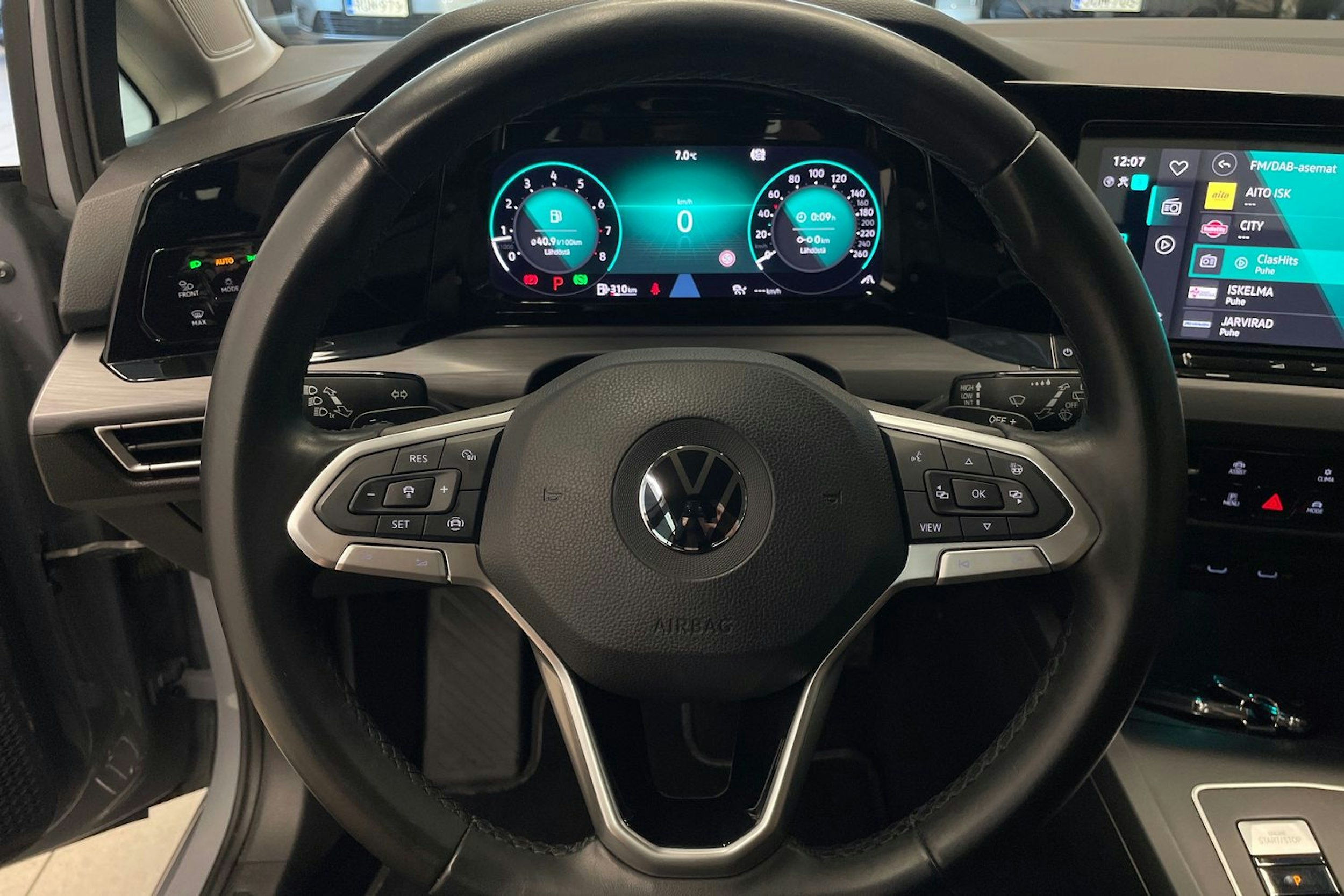 harmaa Volkswagen Golf 2020 kuva 16.