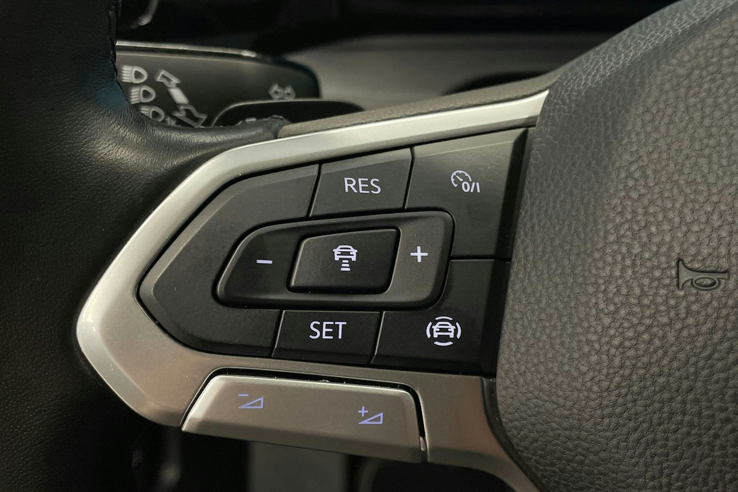 harmaa Volkswagen Golf 2020 kuva 17.