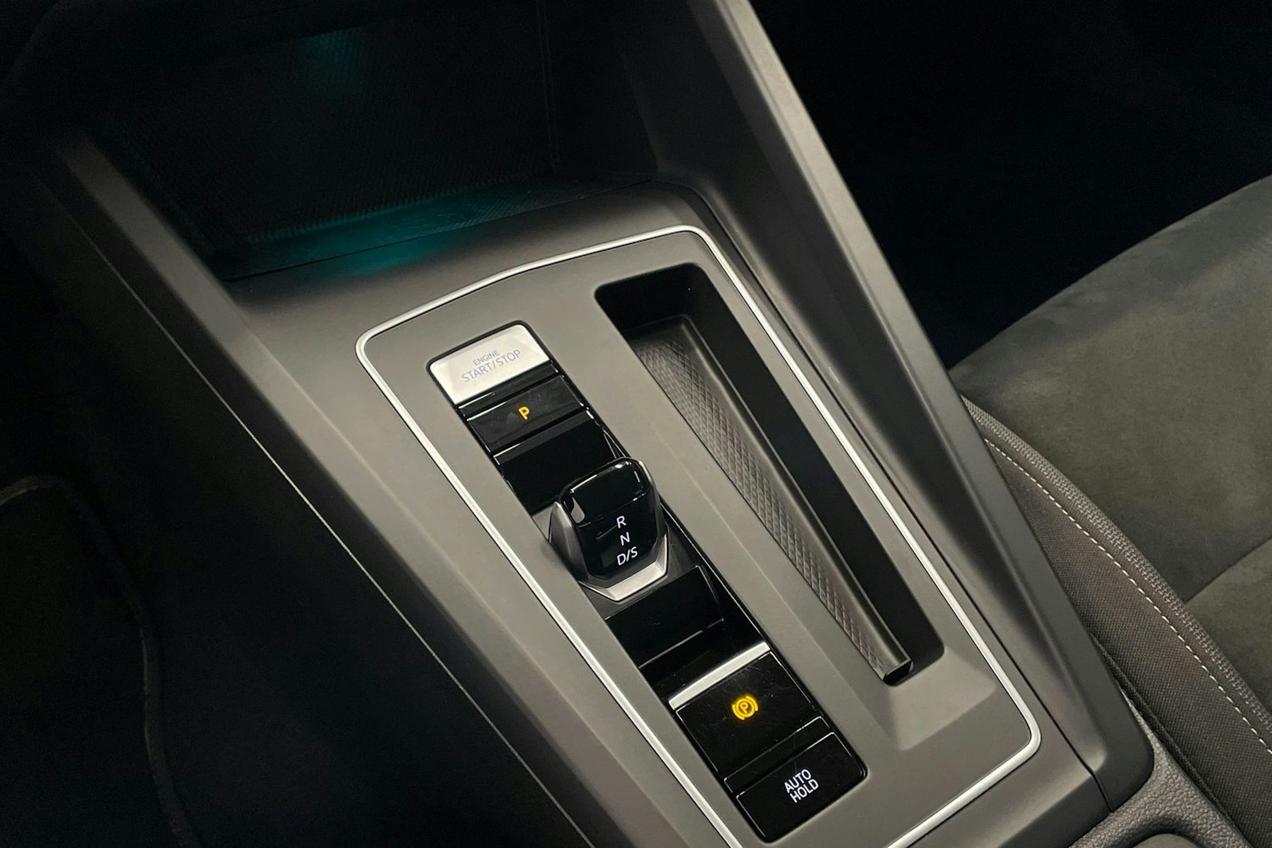 harmaa Volkswagen Golf 2020 kuva 19.