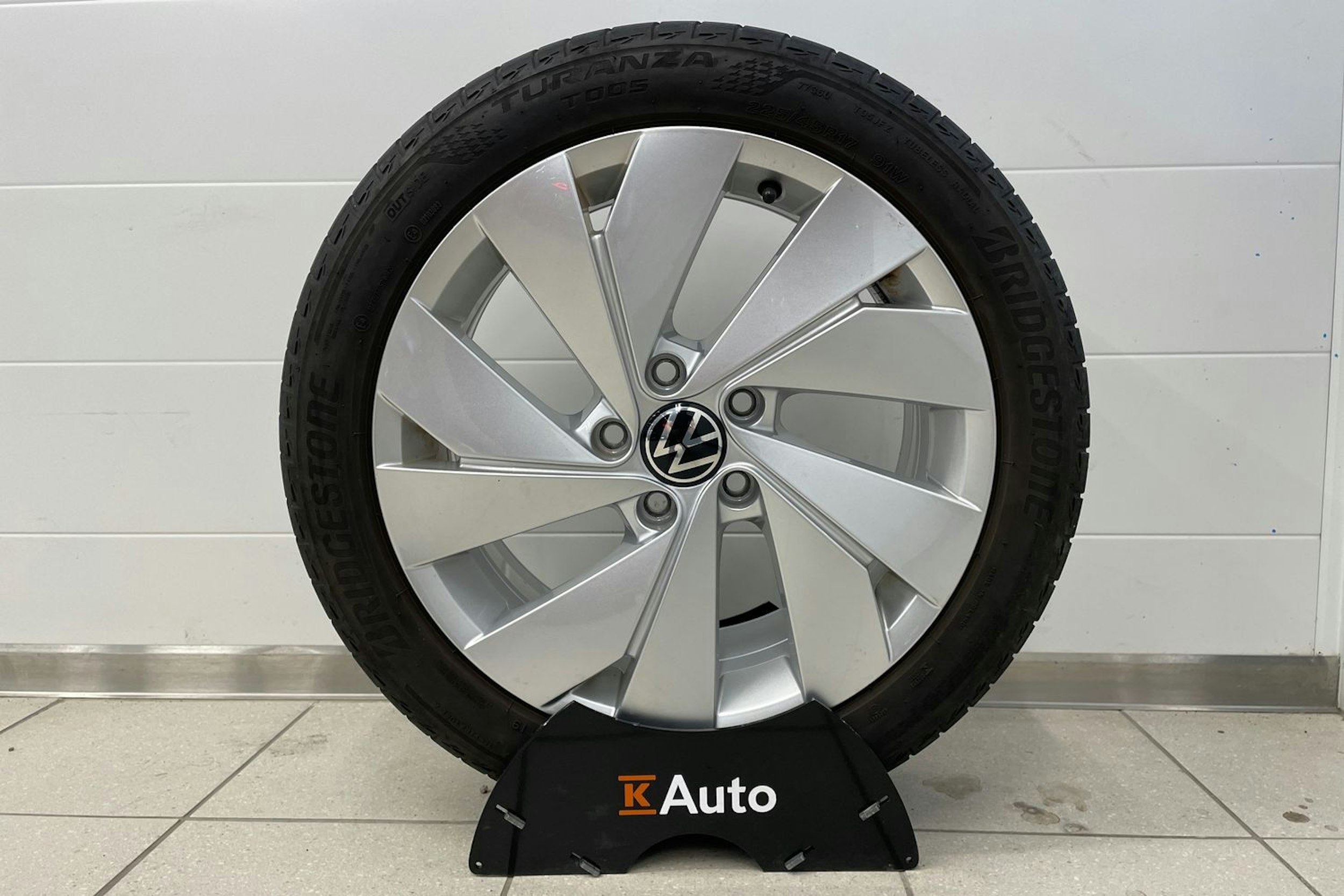 harmaa Volkswagen Golf 2020 kuva 25.