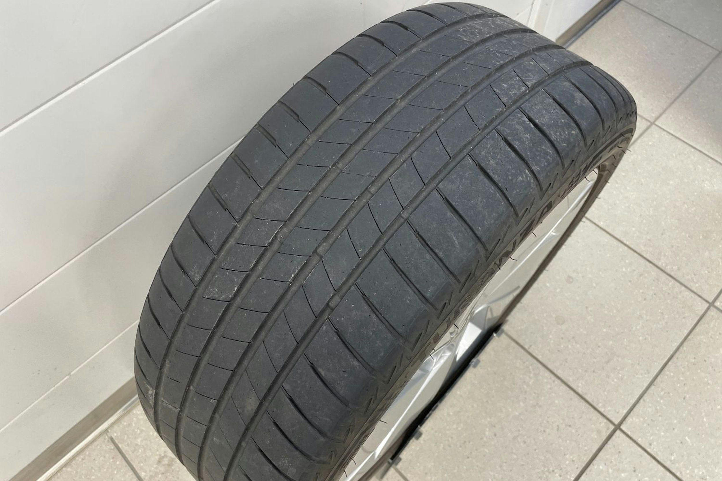 harmaa Volkswagen Golf 2020 kuva 26.