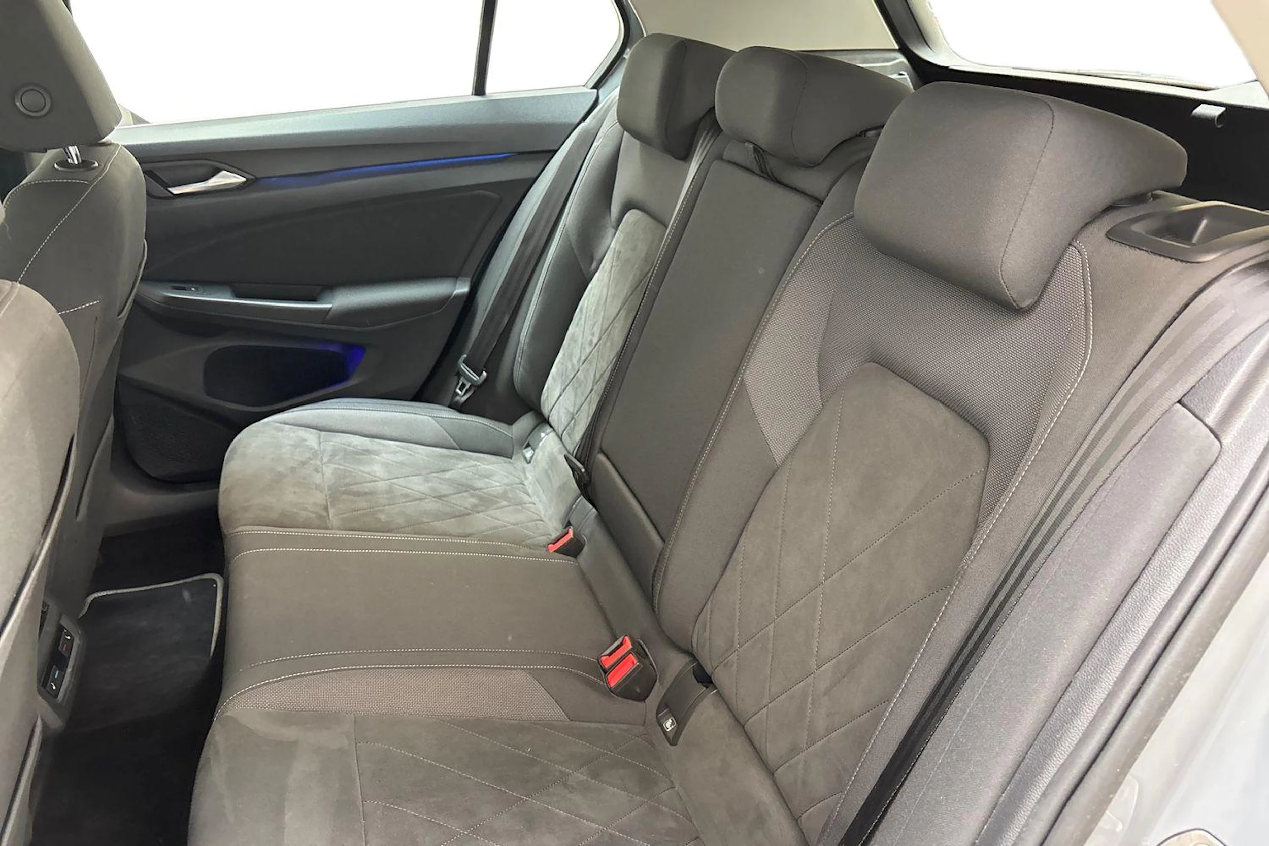 harmaa Volkswagen Golf 2020 kuva 8.
