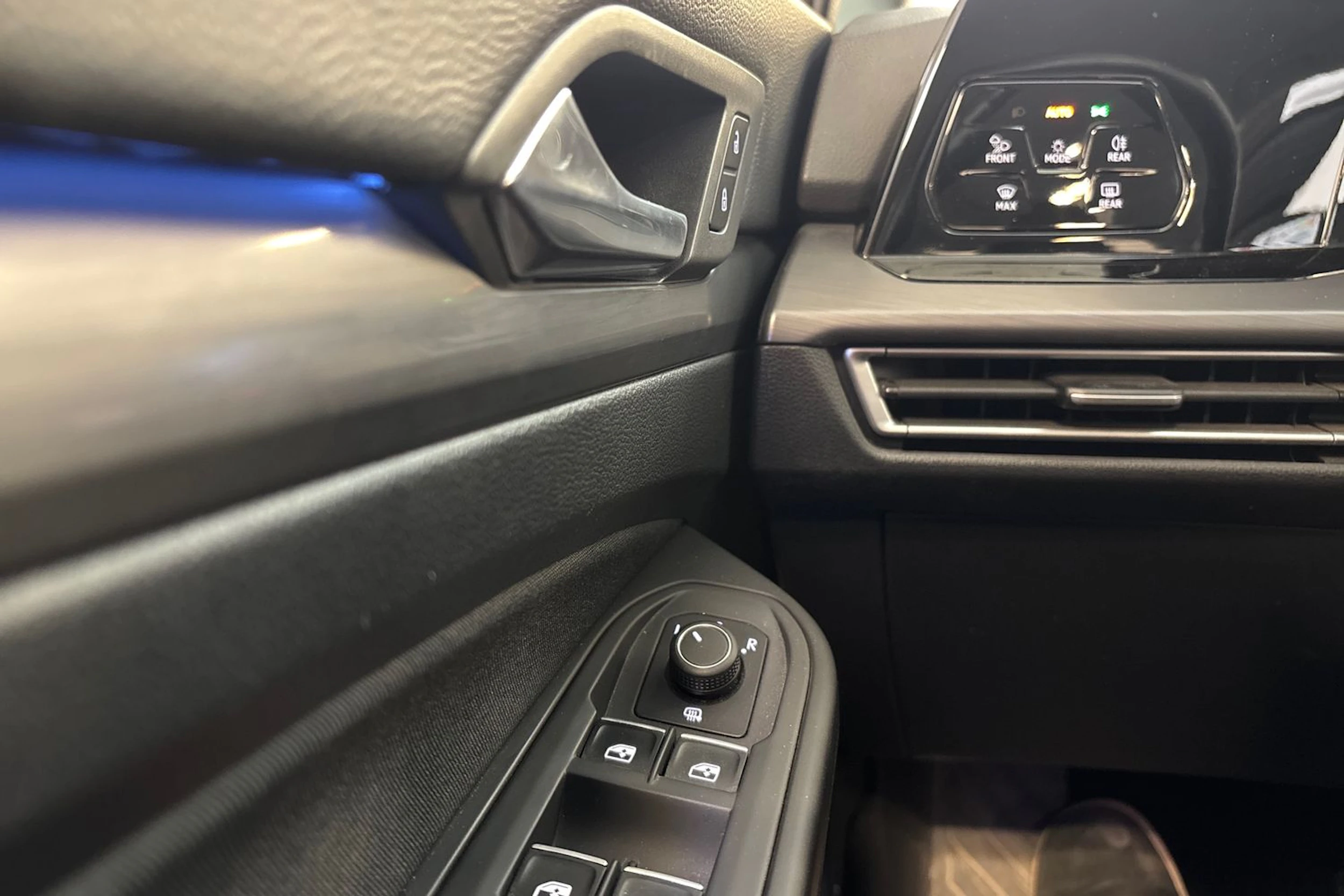 harmaa Volkswagen Golf 2020 kuva 13.