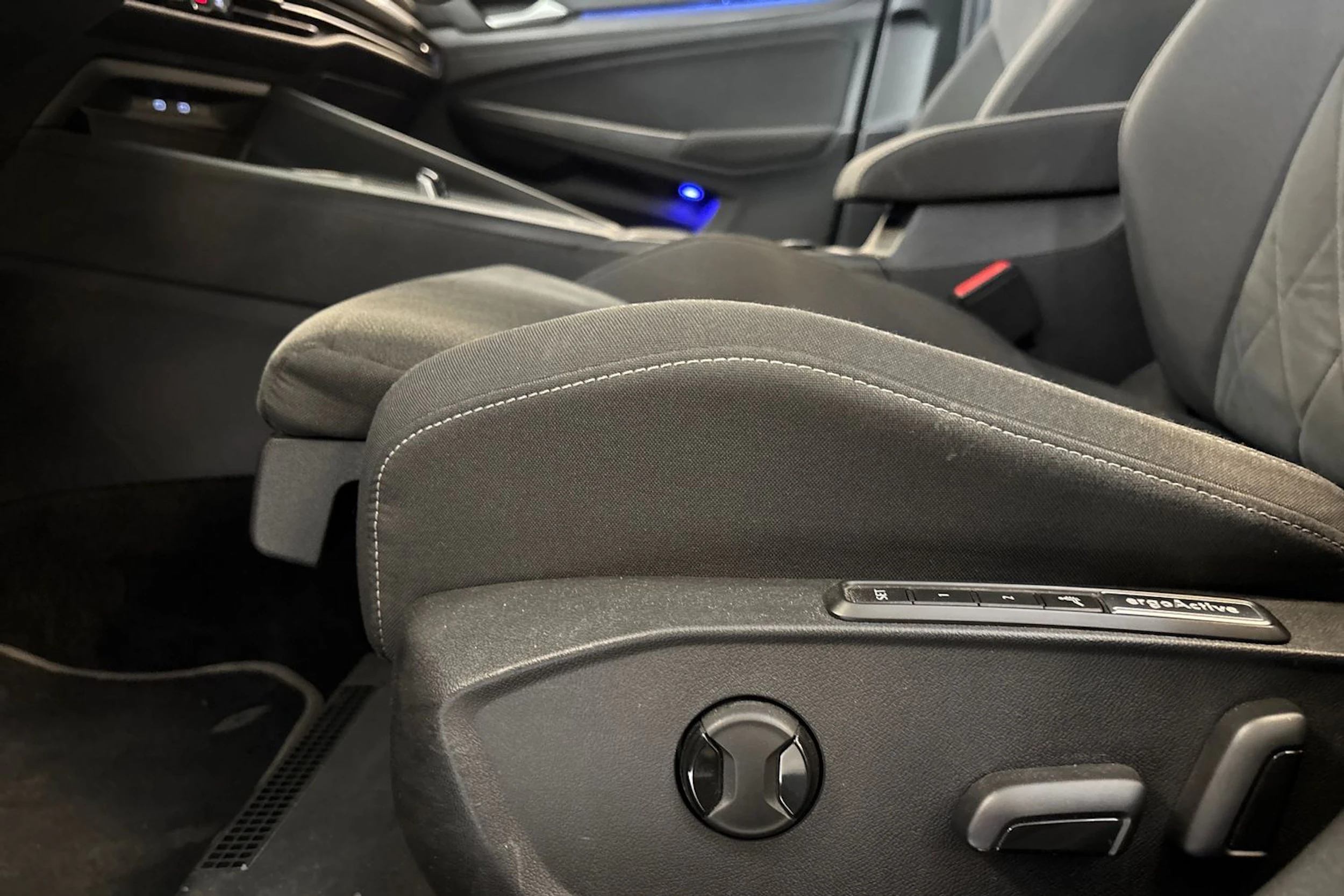 harmaa Volkswagen Golf 2020 kuva 14.