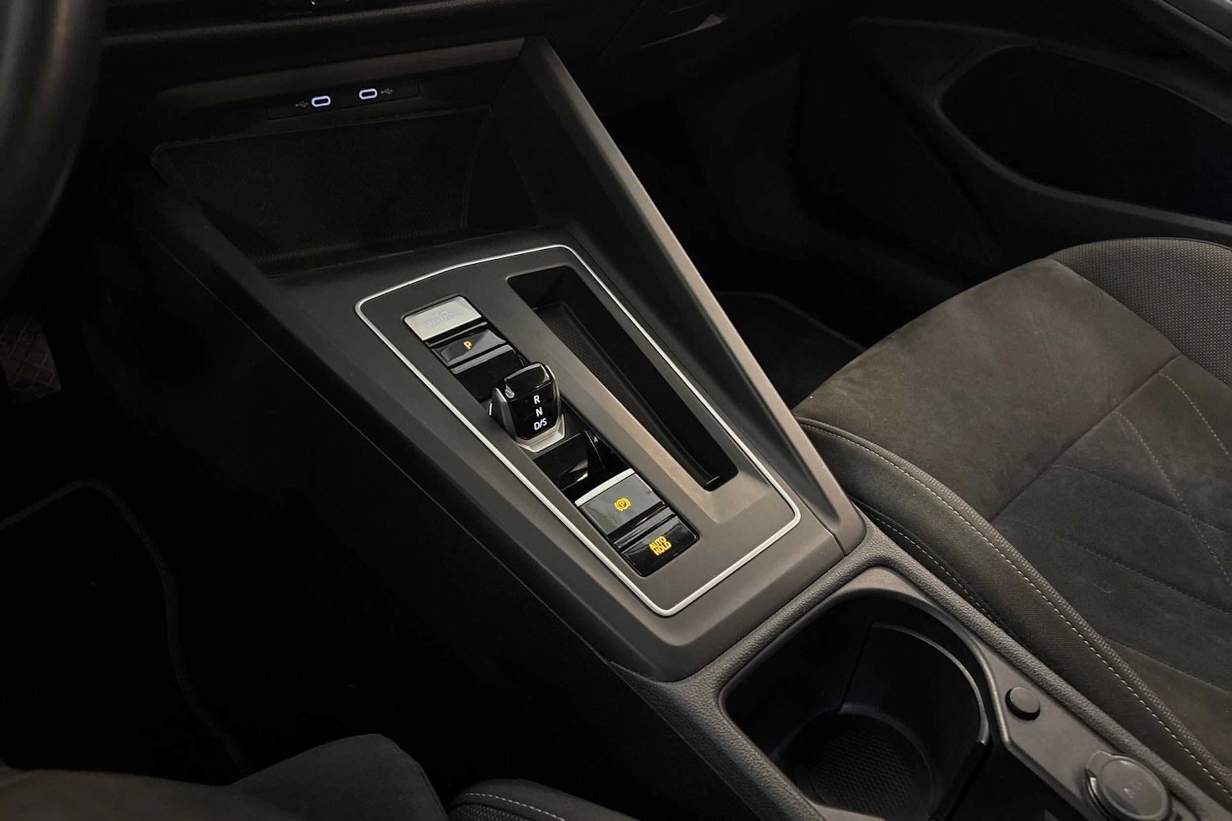 harmaa Volkswagen Golf 2020 kuva 20.