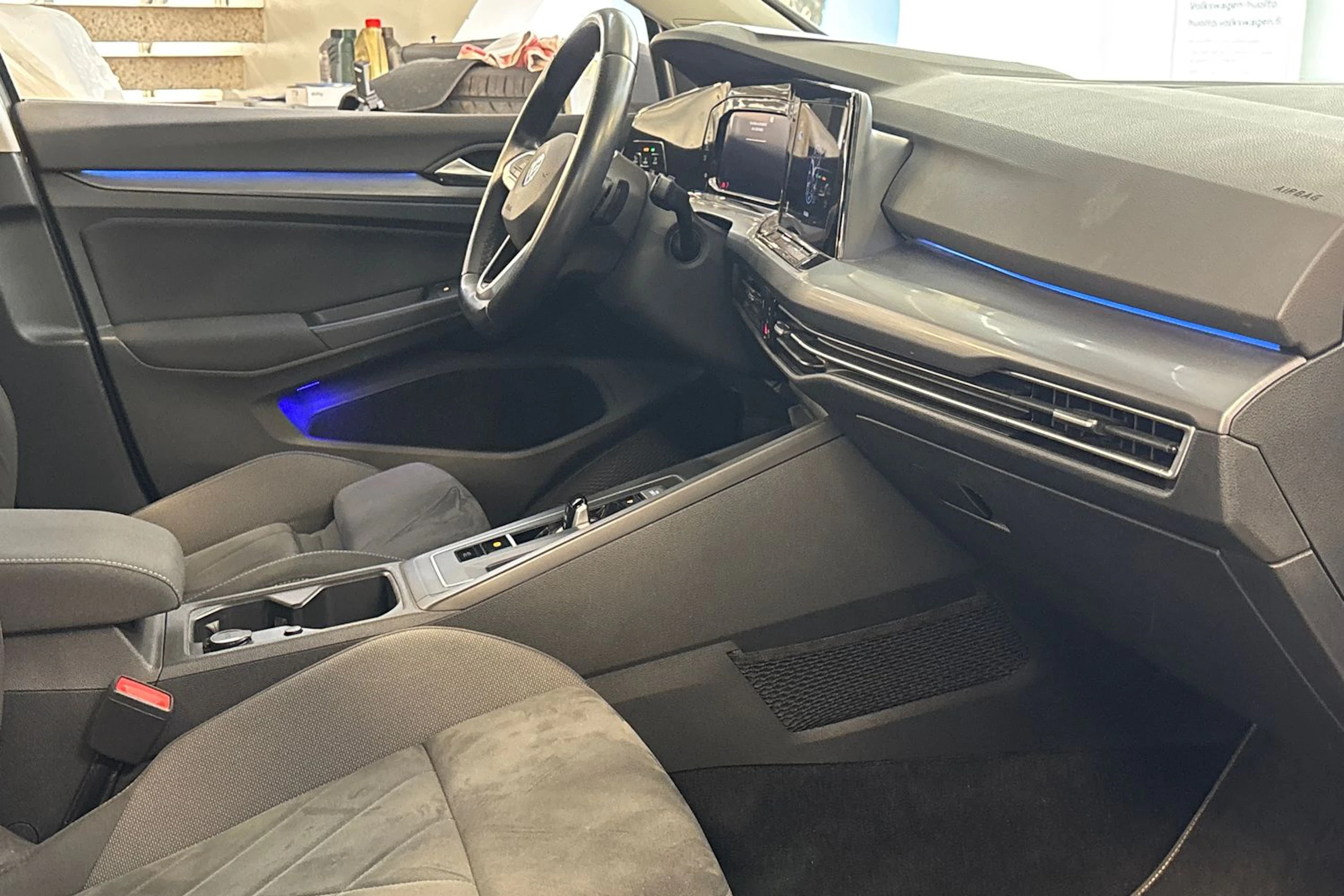 harmaa Volkswagen Golf 2020 kuva 22.